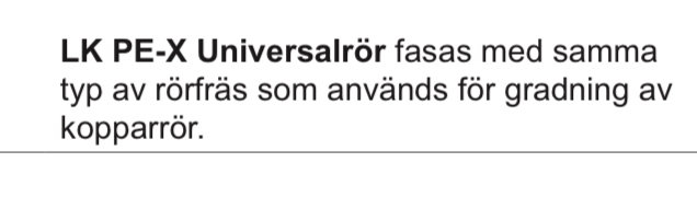 Text från en monteringsanvisning som förklarar att LK PE-X Universalrör fasas med rörrås som för koppar.