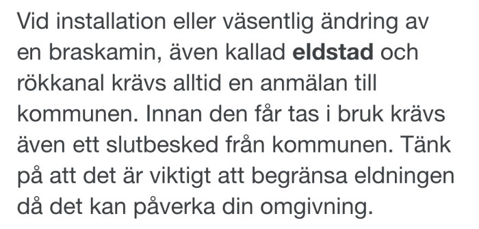 Textutdrag som förklarar regler för installation eller väsentlig ändring av braskamin, krav på anmälan till kommunen.