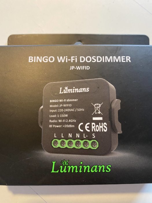 BINGO Wi-Fi dosdimmer med anslutningsmärkningar L, N, L- och S på framsidan, varumärket Luminans nedanför.