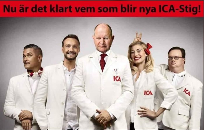 Fem personer i vita rockar med "ICA" logotyp, en äldre man i mitten och texten "Nu är det klart vem som blir nya ICA-Stig" ovanför.
