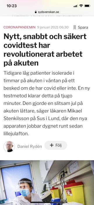Läkare i skyddsmask och visir sitter vid skrivbord med medicinsk utrustning, illustrerar artikel om nytt covidtest.