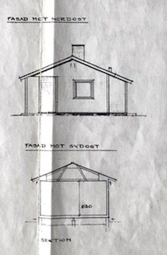 Ritningar av en västkuststuga från 70-talet, visar fasad och sektion med takhöjdsmarkering.