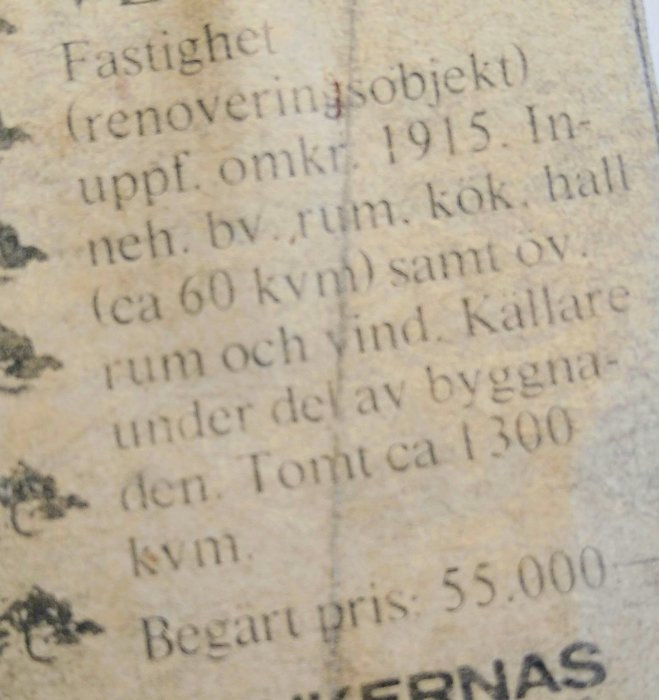 Gammal tidningsannons för husförsäljning från 1977 med text om fastighet och renoveringsbehov.
