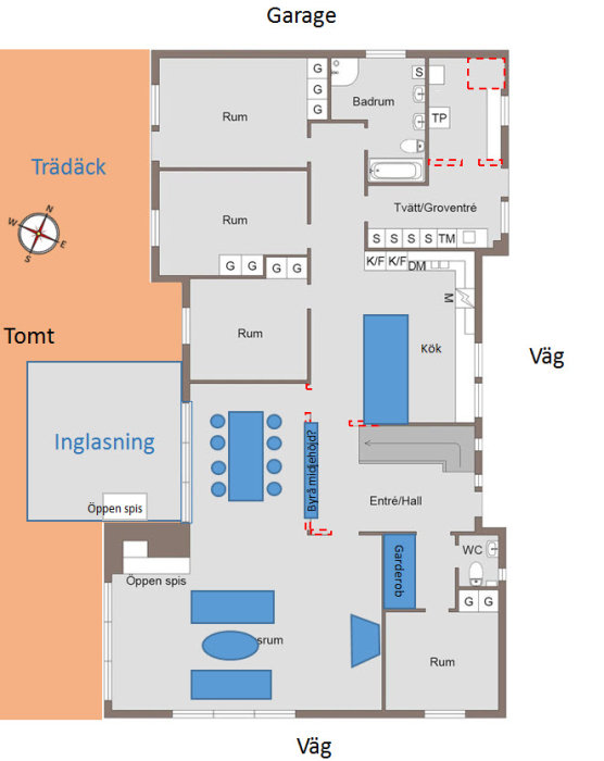 Planritning av nedervåningen på ett hus med markerade förslag för ombyggnad och ny köksplacering.