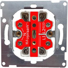 Infallt eluttag märkt för 250/440 volt, två faser och neutralledare, omonterad vy.