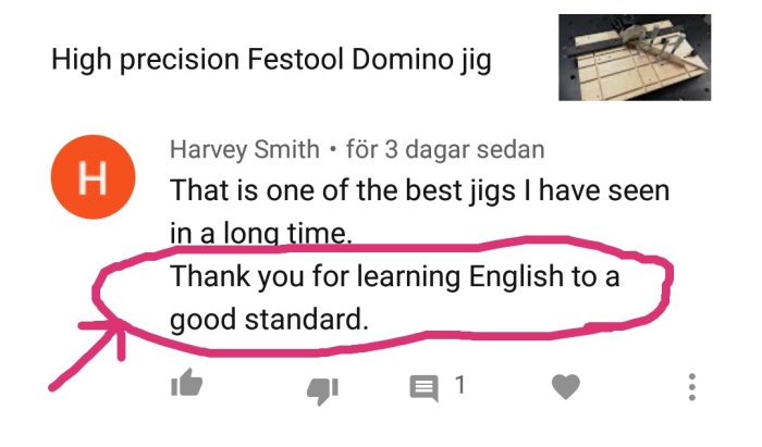 Skärmklipp av en diskussionstråd med en Festool Domino mall för träbearbetning och en kommentar som berömmer inläggets språkkval.