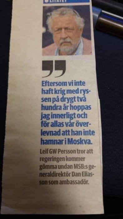 Utsnitt av en tidningsartikel med en bild av Leif GW Persson och en citattext om relationen med Ryssland.