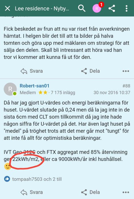 Skärmdump från forumdiskussion med markerad text som visar energiberäkning på 22kWh/m².