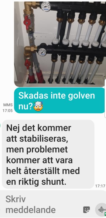 Värmesystem med rörgrenar och mätinstrument, SMS-konversation om byggproblem och lösningar.