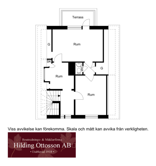 Planlösning av ett hus med markerade rum, terrass och ytterdörr som underlag för placering av luftpump.