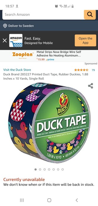 Rulle med mönstrad Duck Tape av märket Duck Brand med gummiank-motiv, visad i en webbutik.