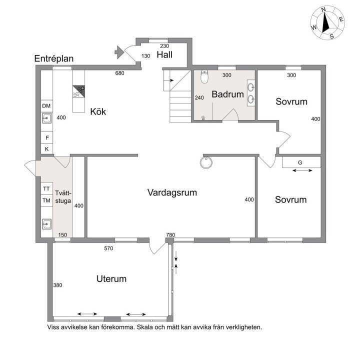 Planritning över enbostadshus med dimensioner, markerat badrum och luftventiler efter renovering.