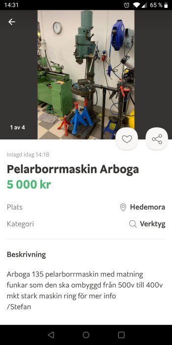 Arboga 135 pelarborrmaskin i en verkstadsinställning med verktyg och utrustning i bakgrunden.