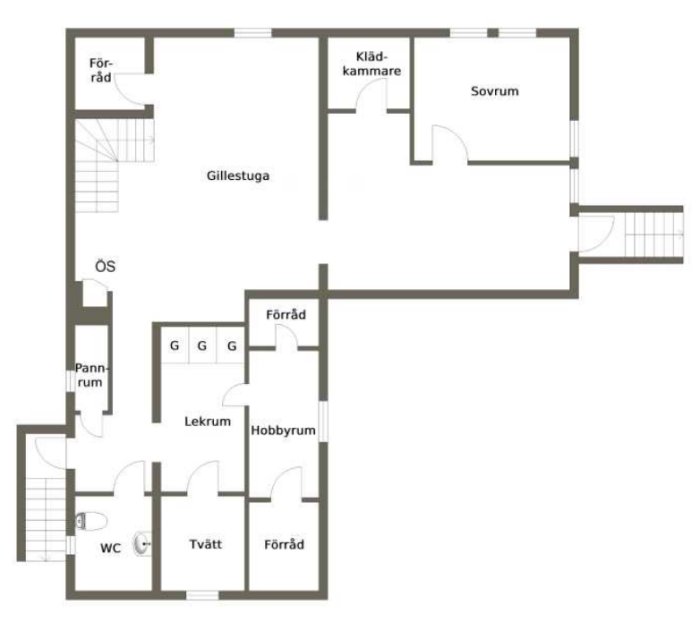 Planritning av källarvåning i villa, visar rum som gillestuga, sovrum, pannrum och tvättrum.