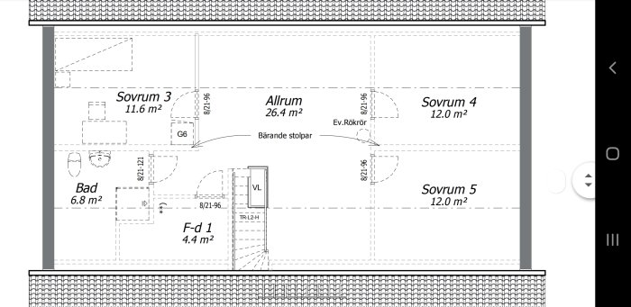 Ritning av övervåningen för Hjältevadshus Spira 168 med tre sovrum, ett badrum och ett allrum.