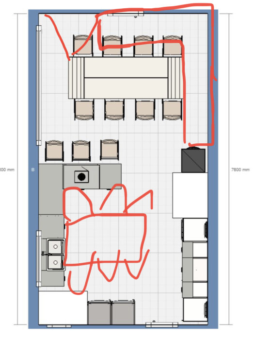 Ritning av kökslayout med föreslagna ändringar markerade i rött, inklusive flytt av matbord och dörr.