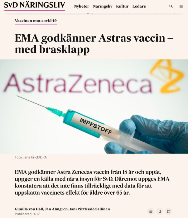 Spritza med texten "IMPFSTOFF" framför AstraZenecas logotyp, nyhetsartikel i bakgrunden.