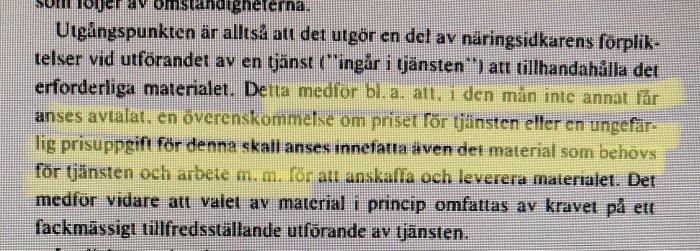 Skärmklipp av dokument med markerad text om avtal och materialinkludering i en tjänst.