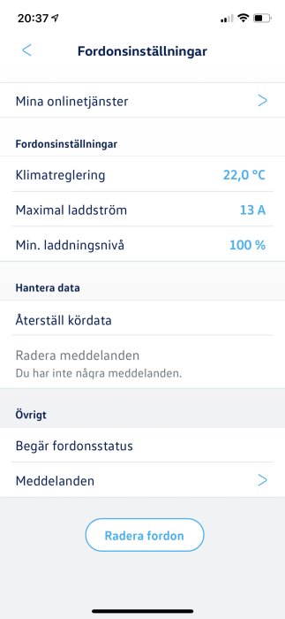 Skärmdump av bilens inställningsmeny med klimatreglering och laddningsnivå på 100%.