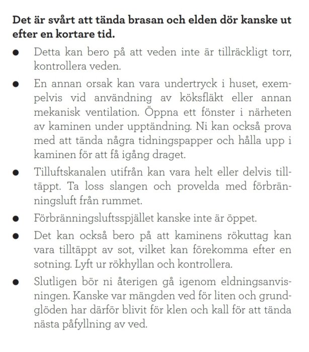 Screenshot av foruminlägg med tips för att lösa problem med att tända brasa i en kamin genom att kontrollera ved, tilluft och sotning.