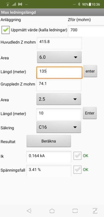 Screenshot av en elektrisk beräkningsapp med ifyllda värden för att bedöma lämplig säkring och ledningens längd.