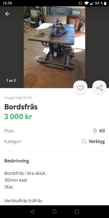 Bordsfräs för träbearbetning i verkstadsmiljö.