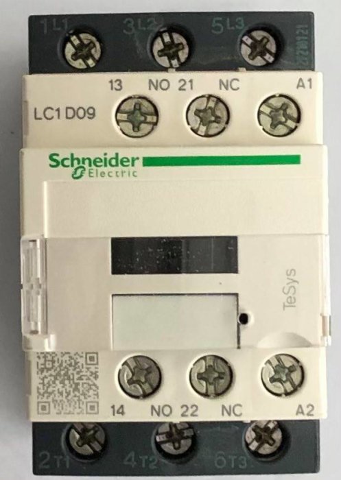 Schneider Electric kontaktor LC1D09P7 använd för att byta ut mjukstart på värmepumpsanläggning.
