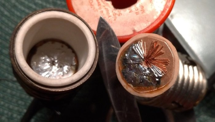 Flera G3 propphuvar med modifierade kretskortslaminat och eltape på en arbetsyta.