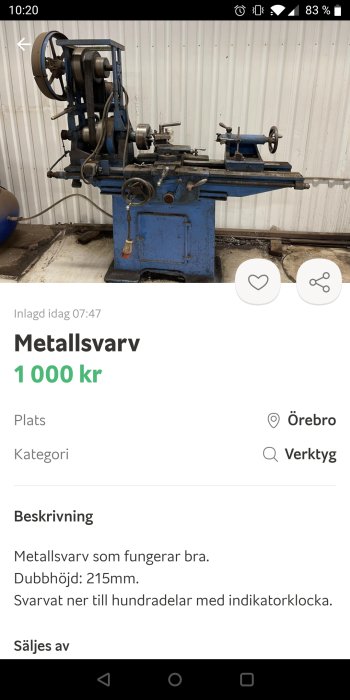 Blå metalldrejningsmaskin (metallsvarv) mot vit vägg, annonserad för försäljning.