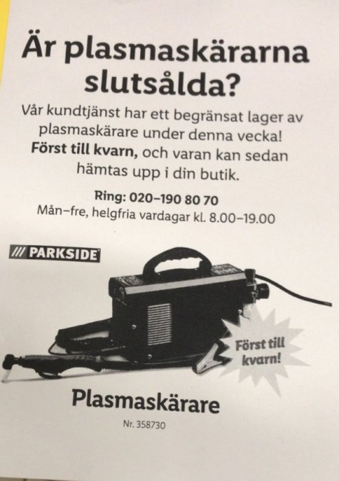 Affisch med text "Är plasmaskärarna slutsålda?" och bild av en plasmaskär från Parkside, samt kontaktinformation för kundtjänst.