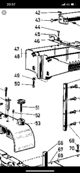 Svartvitt tekniskt diagram som visar delar av en konstruktion med märkta komponenter.