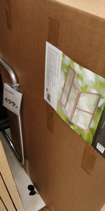 Förpackning av drivbänk med pris och bild som visar drivbänken placerad på pallkragar.
