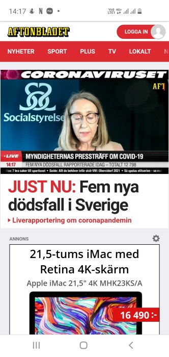 Skärmdump av en nyhetsartikel med titeln "JUST NU: Fem nya dödsfall i Sverige" och en livestream från presskonferens om COVID-19.