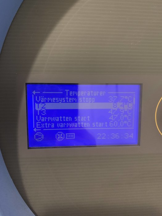 Digital display visar temperaturinställningar för värmesystem utan möjlighet att justera dem.