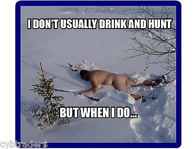 Textmem med texten "I DON'T USUALLY DRINK AND HUNT BUT WHEN I DO..." över en person som ligger i snön med en ölflaska.