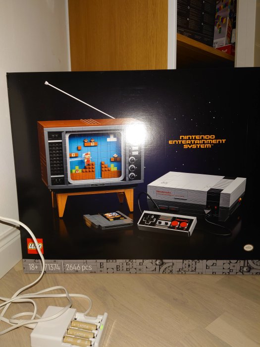 LEGO-set med Nintendo Entertainment System, handkontroll och TV som visar Super Mario-spelet.