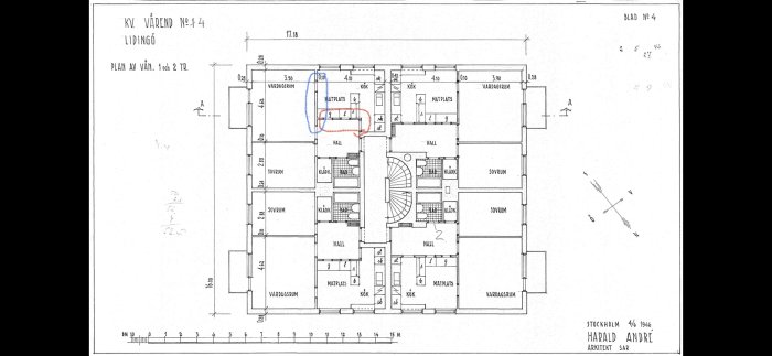 Ritning över hus från 1946 med blått markerad potentiellt bärande vägg och röd markerad riven vägg.
