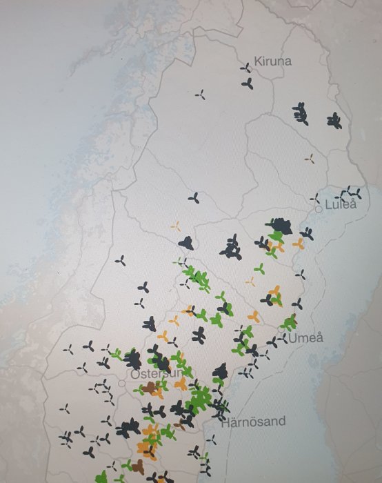 Karta över Sverige som visar fördelningen av vindkraftverk med olika färger för antal och täthet.