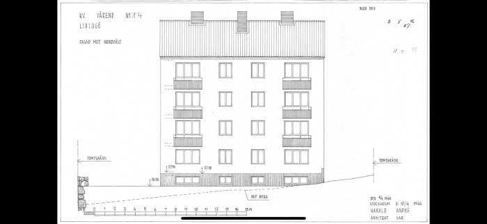 Arkitektritning av en flerfamiljsbyggnad med mått och fasad mot nordväst.