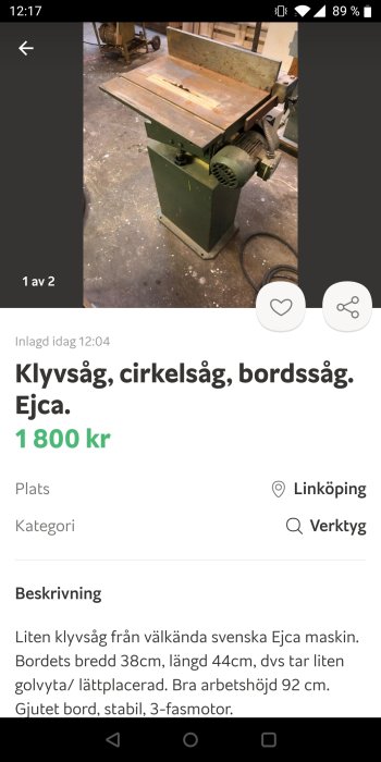 Använd begagnad klyv- och cirkelsåg med grönt stativ och rostfri bordsskiva på en verkstadsbakgrund.