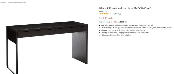 Svartbrun IKEA MICKE skrivbord med öppna lådor och synlig kabelhantering, för hemmakontor.