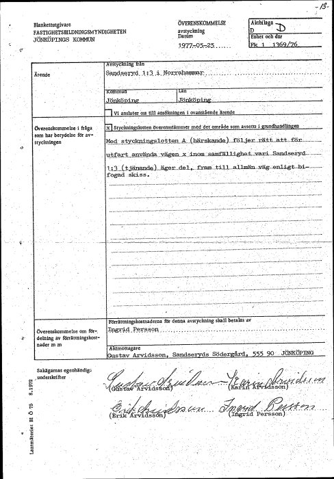 Äldre dokument om servitut med handskrivna signaturer, fastighetsbildningsmyndigheten, daterat 1977.