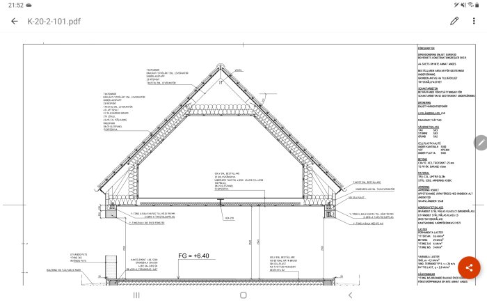 Arkitektonisk ritning av en byggnadssektion med detaljerade mått och konstruktionsmaterial.