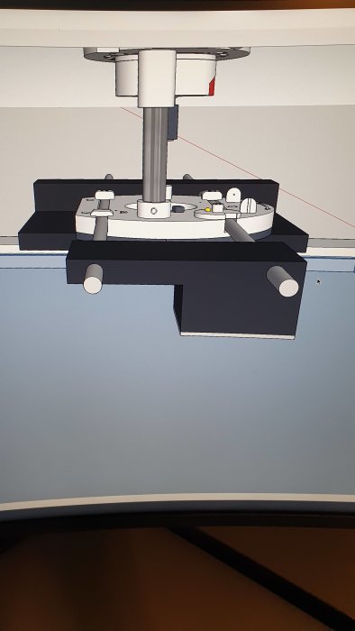 3D-modell av en jigg för renovering av fönster, designad för att fräsa bort kitt och rengöra falsen.