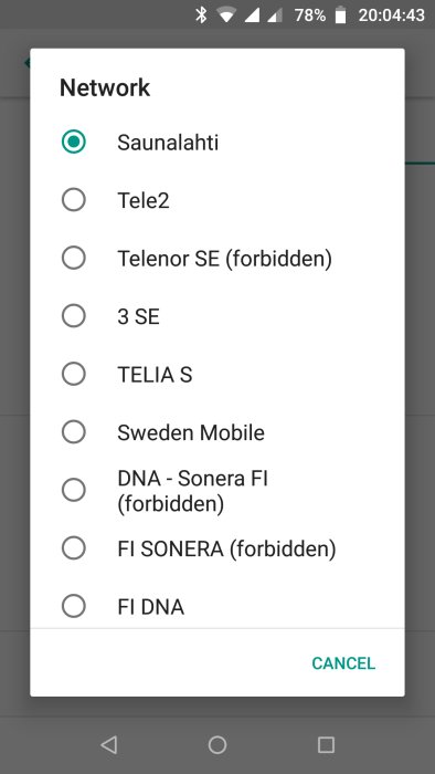 Skärmdump av mobiltelefons nätverksinställningar som visar tillgängliga operatörer, några markerade som förbjudna.