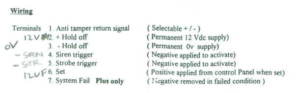 Skiss av kopplingsschema för larmsystemet, inklusive terminaler för anti-tamper signal, siren och strobe trigger.