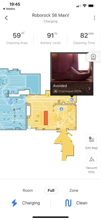 App-gränssnitt för Roborock S6 MaxV robotdammsugare som visar karta och undvikna "foppatofflor".