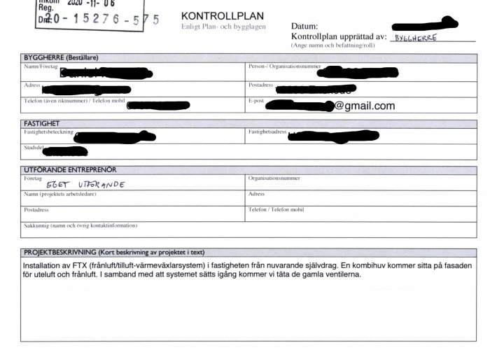 En ifylld kontrollplan för byggprojekt med överstrukna personuppgifter och projektbeskrivning.