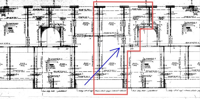 Konstruktionsritning med en markerad bärande väggdel på ca 30 cm som diskuteras för rivning.