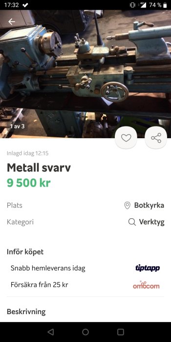 Blå metall svarv i verkstadslokal.